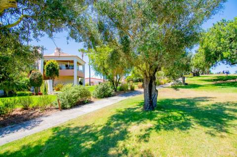 Para venda, apartamento de 2 quartos no 1.º andar em Vale da Pinta, Carvoeiro, Algarve
