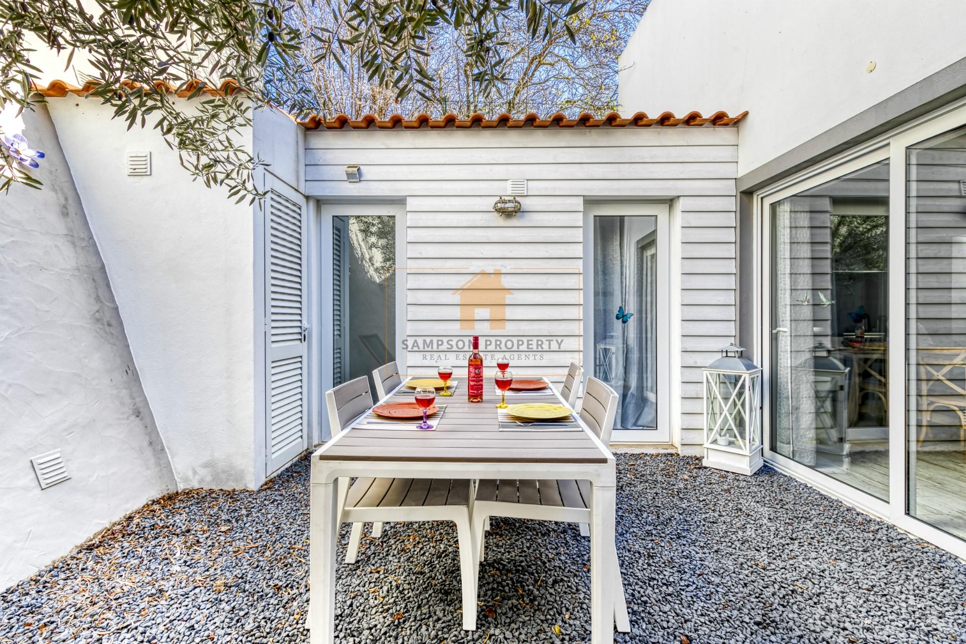 Para venda Moradia Remodelada com Pátio Privado em Carvoeiro