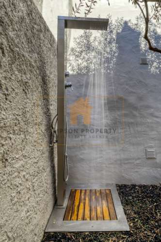 Para venda Moradia Remodelada com Pátio Privado em Carvoeiro