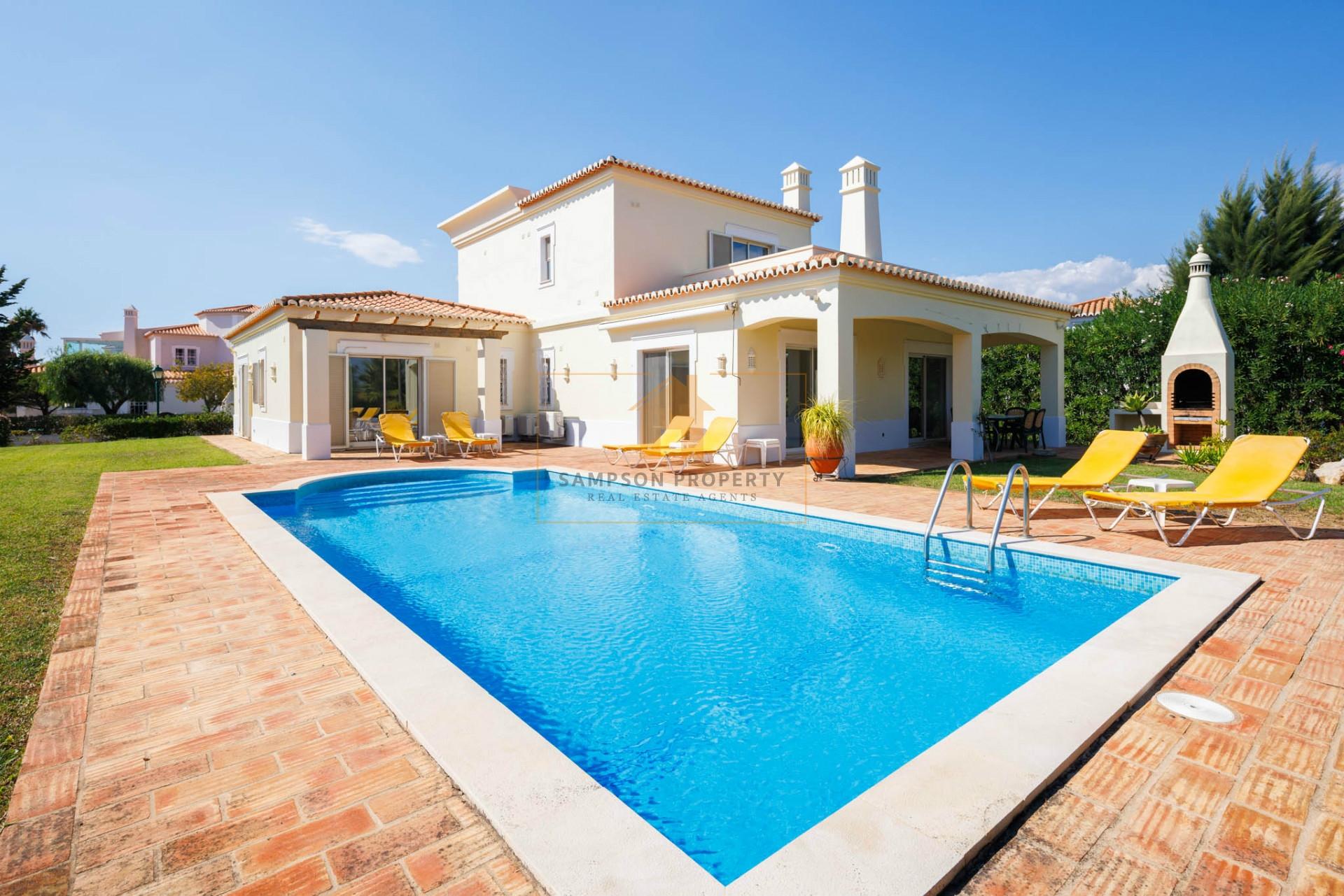 Para venda – Moradia T3 com piscina privada no Gramacho Golf Resort, Carvoeiro