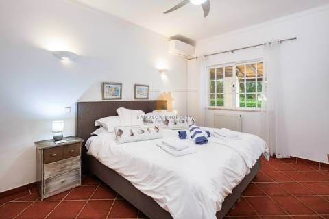 Para venda em Carvoeiro, moradia térrea com 3 quartos e piscina aquecida