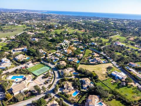 Para venda em Carvoeiro, moradia térrea com 3 quartos e piscina aquecida