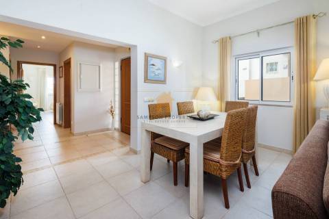 Para venda, apartamento de 2 quartos no 1.º andar em Vale da Pinta, Carvoeiro, Algarve