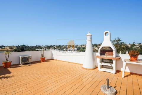 Para venda apartamento T1+1 em Carvoeiro