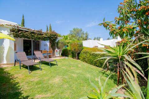 Para venda na Quinta do Paraíso, Carvoeiro, moradia com 2 quartos e jardim privado