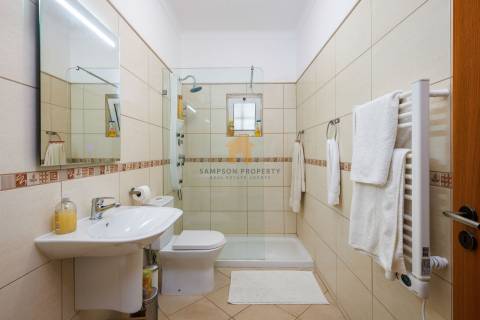Moradia T4 com piscina para venda em ambiente rural