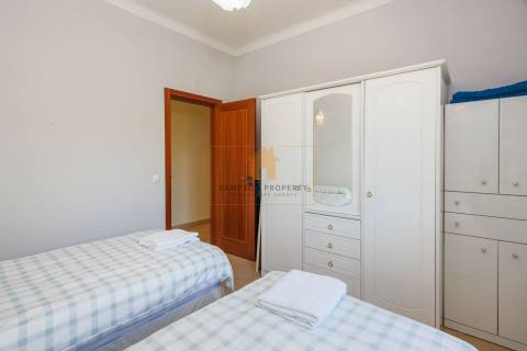 Moradia T4 com piscina para venda em ambiente rural