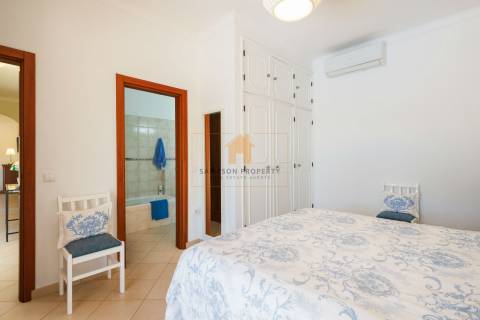 Moradia T4 com piscina para venda em ambiente rural