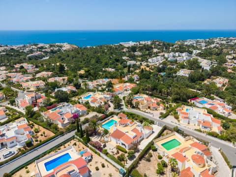 Para venda: Moradia T4 com Vista Mar em Vale do Milho, Carvoeiro, Algarve