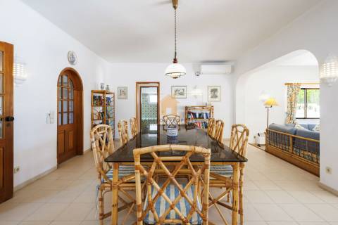 Para venda: Moradia T4 com Vista Mar em Vale do Milho, Carvoeiro, Algarve