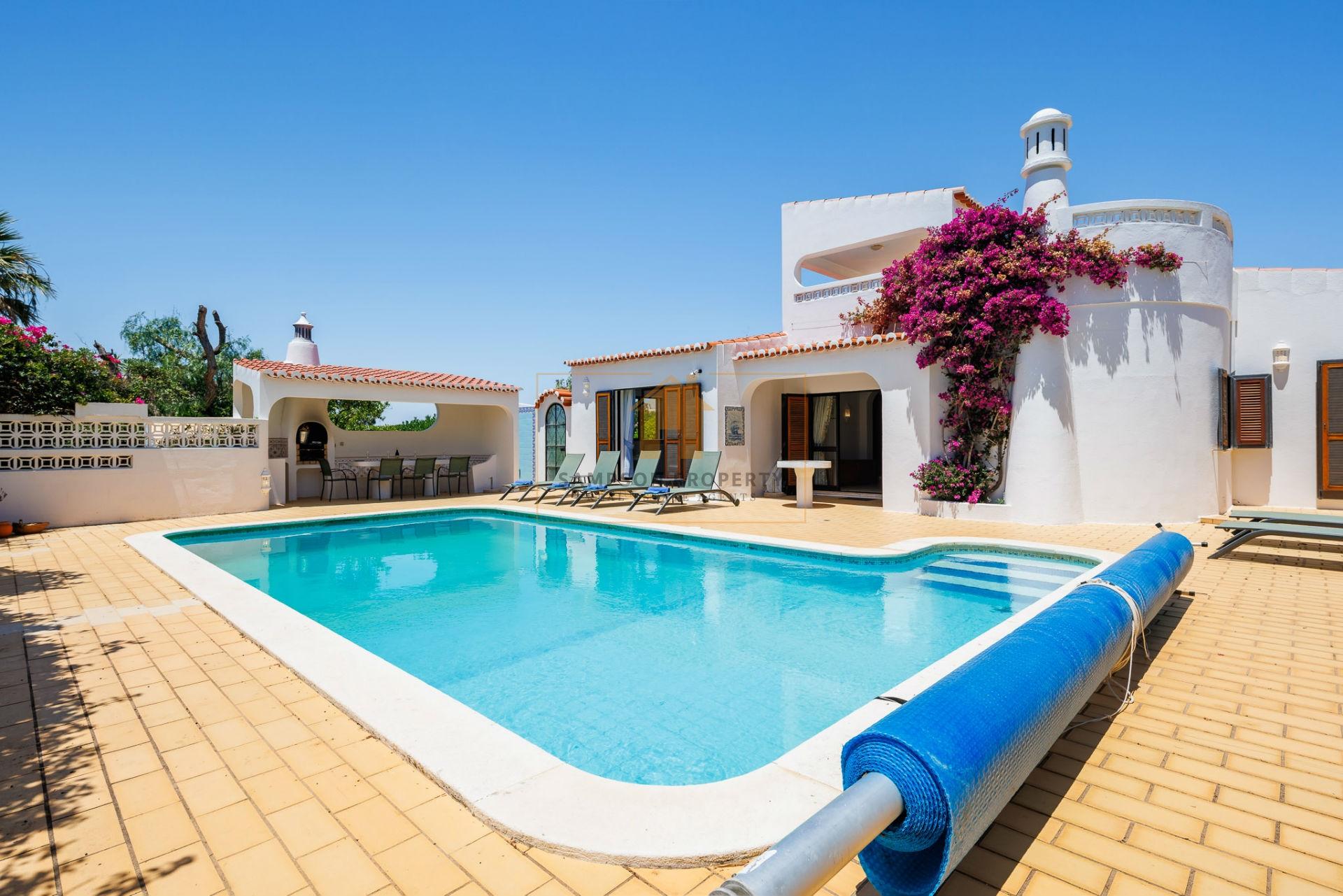 Para venda: Moradia T4 com Vista Mar em Vale do Milho, Carvoeiro, Algarve