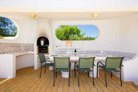 Para venda: Moradia T4 com Vista Mar em Vale do Milho, Carvoeiro, Algarve