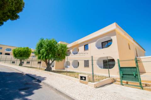 Para venda, apartamento T2 renovado em Carvoeiro