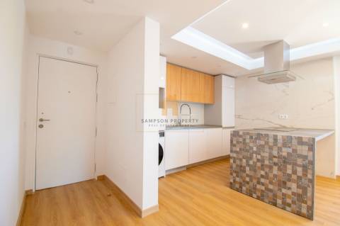 Para venda, apartamento T2 renovado em Carvoeiro