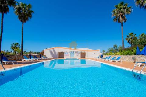 Quartershare em T2 com segurança 24H e piscina no Vale da Pinta