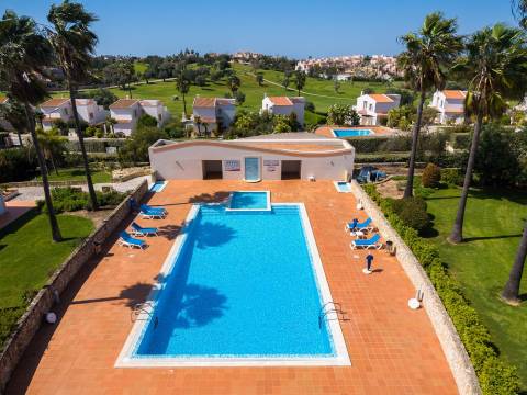 Quartershare em T2 com segurança 24H e piscina no Vale da Pinta