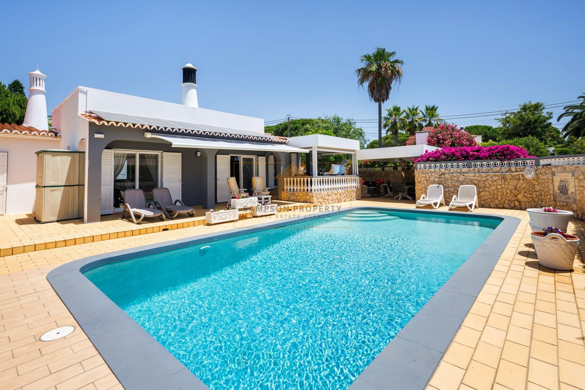 Moradia T3 para venda em Vale de Milho, Carvoeiro, Algarve