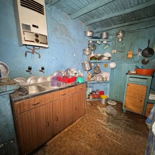 Moradia  V2  em Pedra para Recuperar – Orca, Fundão