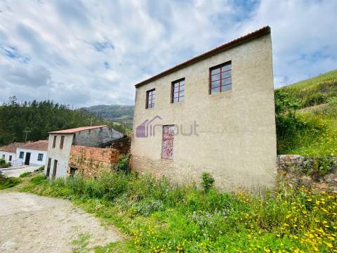 Casa de Aldeia Encantadora Junto ao Rio – Refúgio na Serra a 25km da Cidade