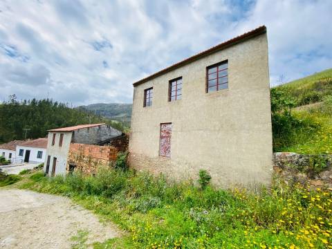 Casa de Aldeia Encantadora Junto ao Rio – Refúgio na Serra a 25km da Cidade