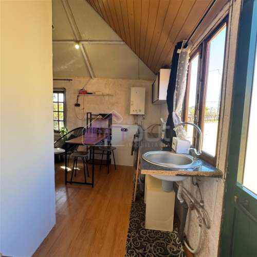 Chalé T2 com Terreno Urbano de 256m² – Refúgio de Tranquilidade Perto de Sarzedas