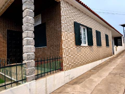 Moradia T4 Venda em Paços de Brandão,Santa Maria da Feira
