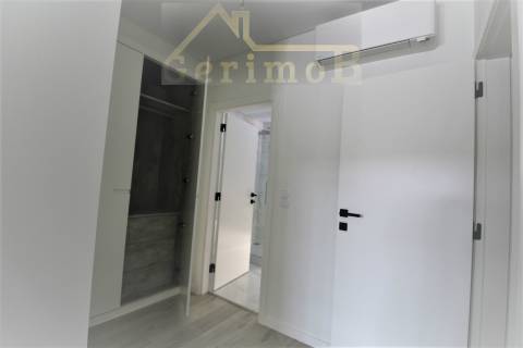 T3+1 novo, em 2° piso com elevador no Montijo