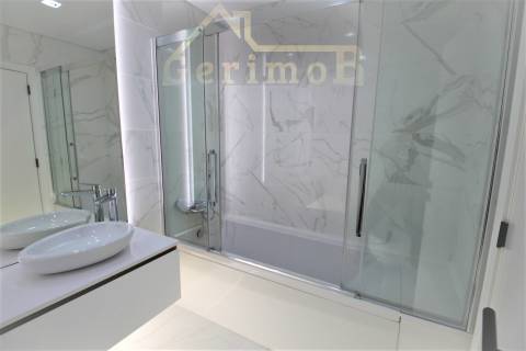 T3+1 novo, em 2° piso com elevador no Montijo