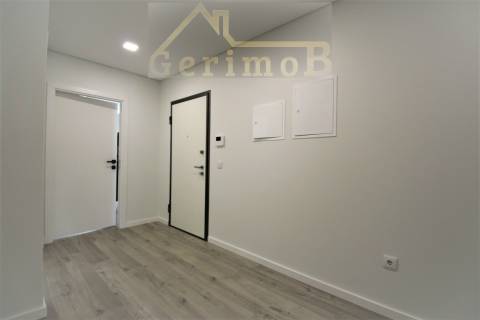 T3+1 novo, em 2° piso com elevador no Montijo