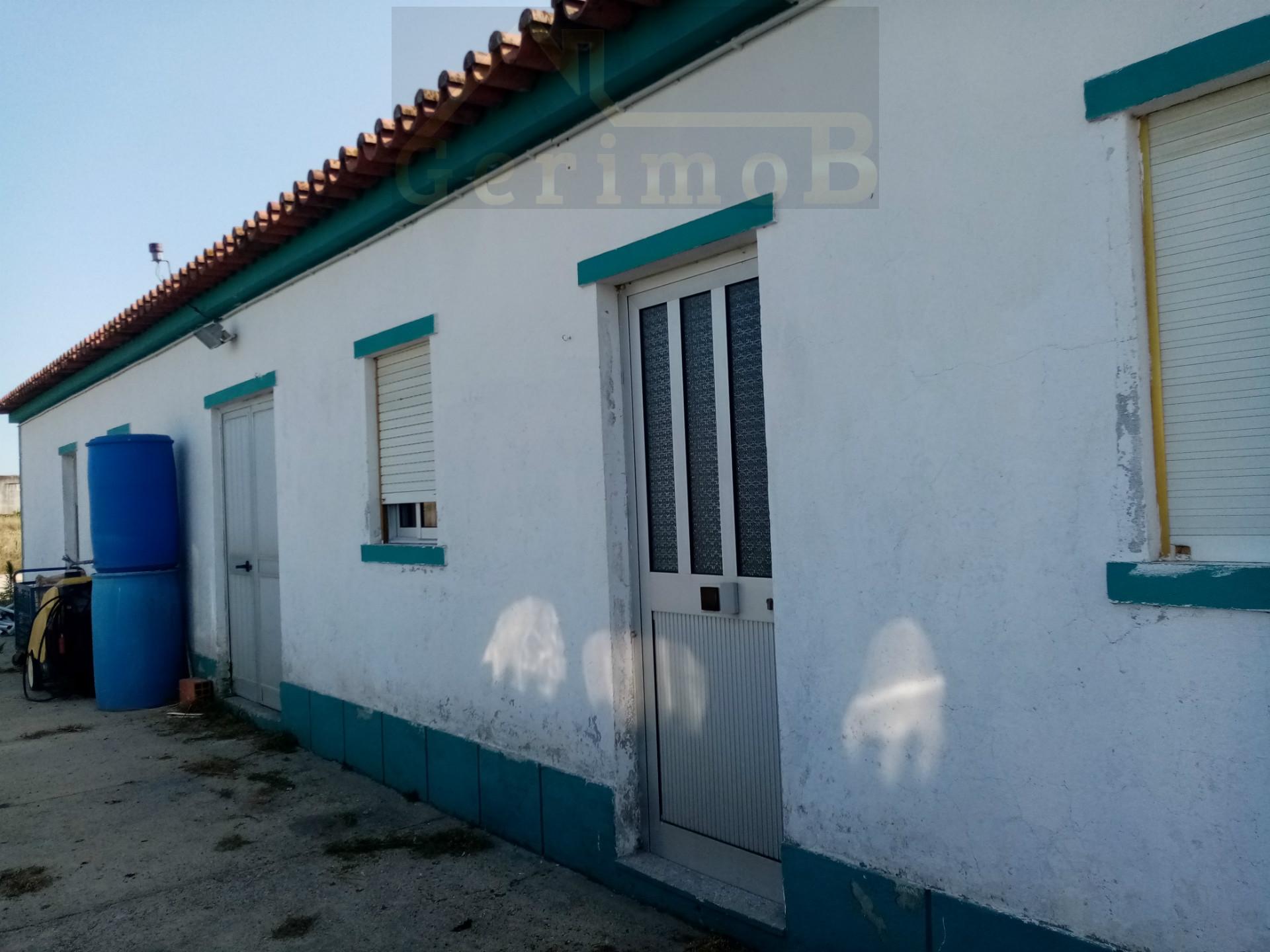 Moradia inserida em terreno misto em Lagameças, concelho de Palmela