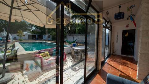 Moradia isolada T5, em Palmela,  com 225m2 de ABP e edificada num terreno com 1927m2