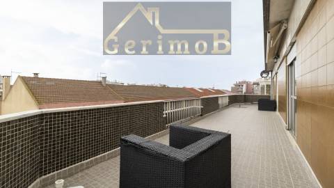 Amplo T7 com grandes varandas em Barreiro