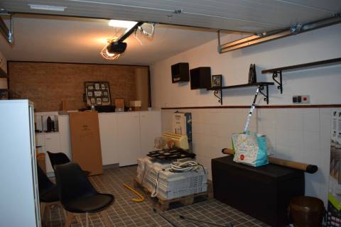 Garagem convertida em escritório para arrendamento -  em Celas.