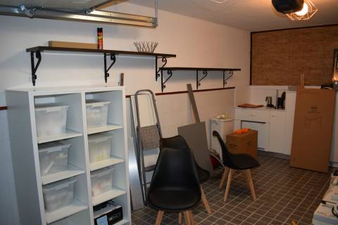Garagem convertida em escritório para arrendamento -  em Celas.