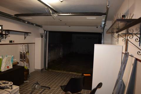 Garagem convertida em escritório para arrendamento -  em Celas.