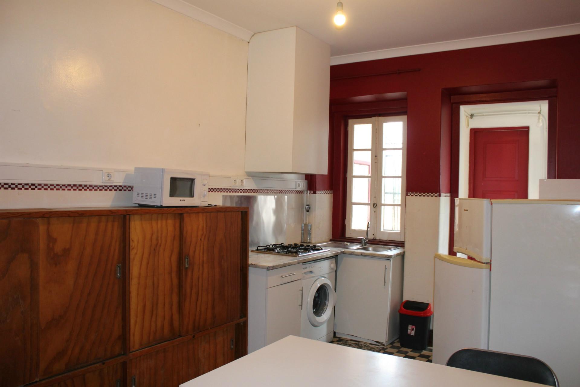 Arrenda apartamento com 3 quartos, junto à Praça da Republica