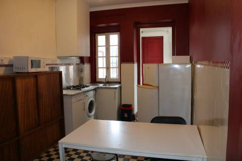 Arrenda apartamento com 3 quartos, junto à Praça da Republica
