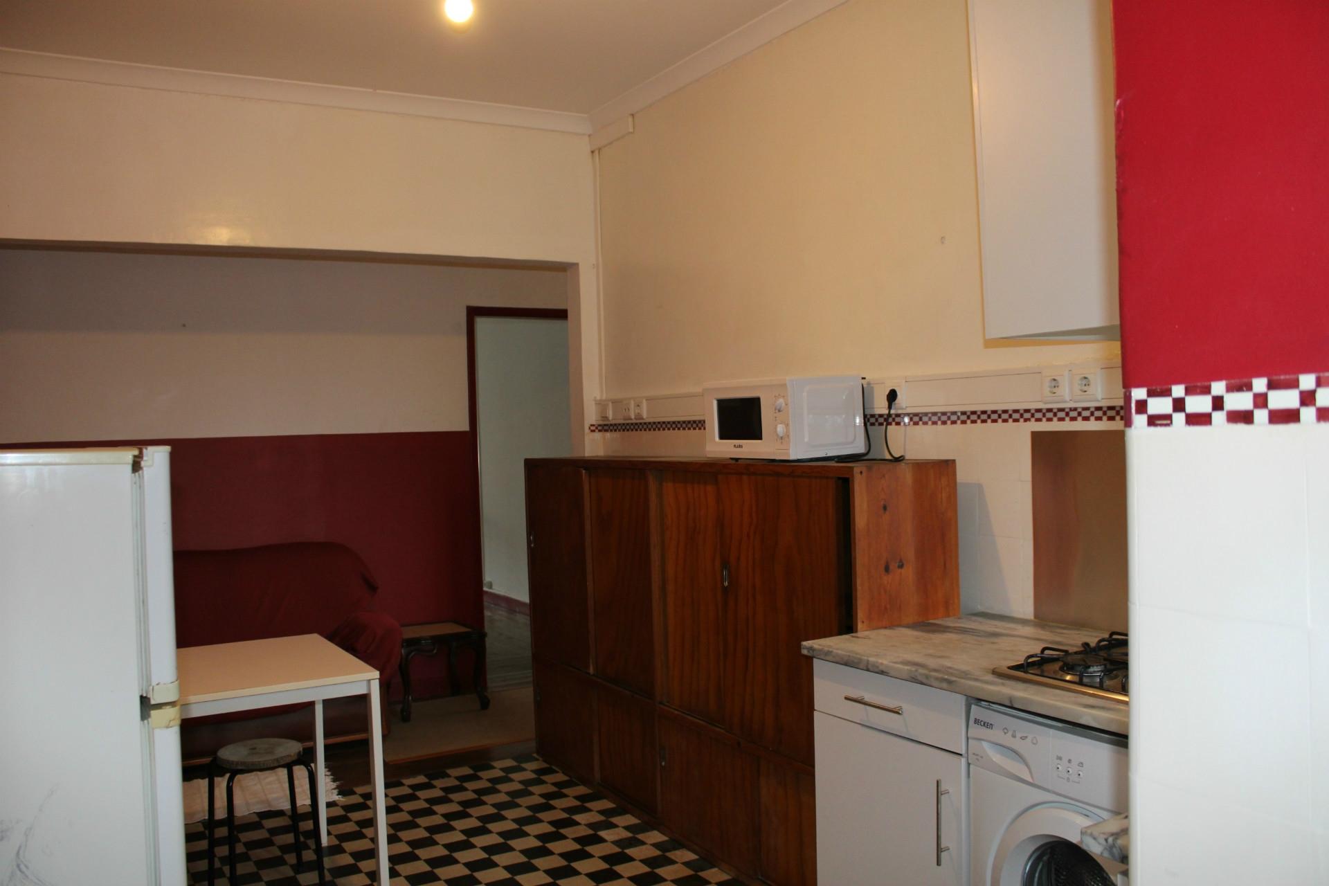 Arrenda apartamento com 3 quartos, junto à Praça da Republica