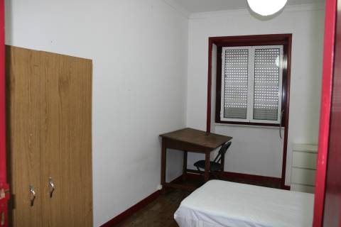 Arrenda apartamento com 3 quartos, junto à Praça da Republica