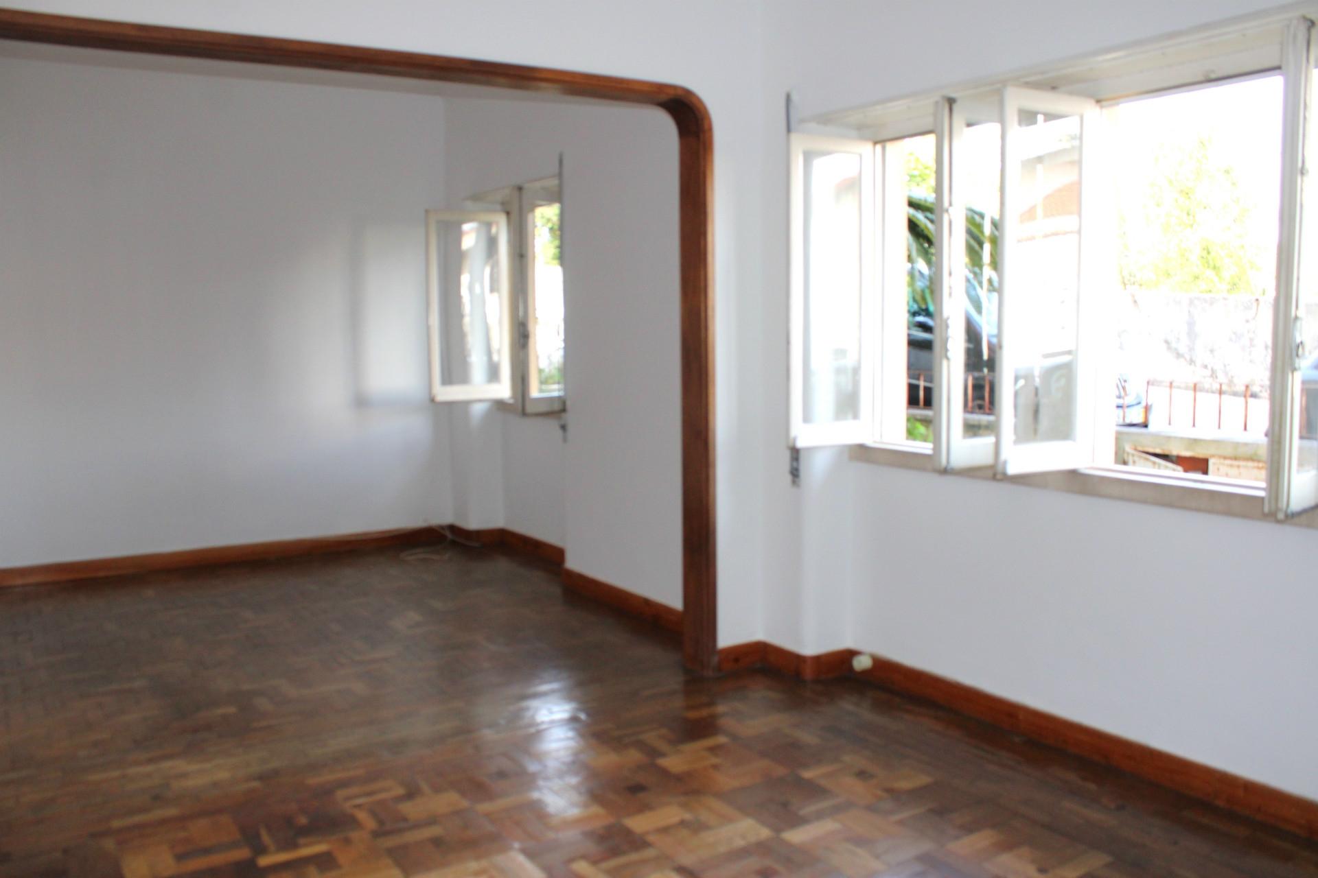 Apartamento T3 +1 junto à Igreja de Santo António dos Olivais
