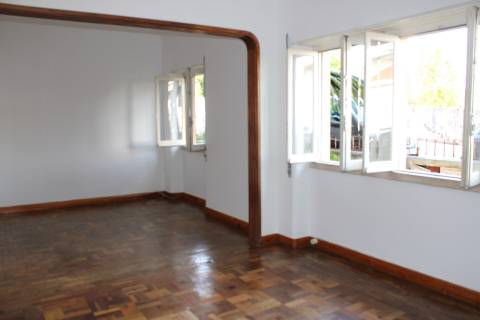 Apartamento T3 +1 junto à Igreja de Santo António dos Olivais