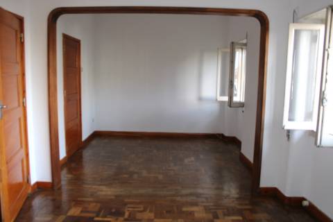 Apartamento T3 +1 junto à Igreja de Santo António dos Olivais