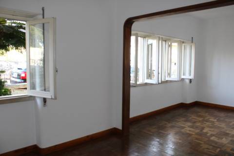 Apartamento T3 +1 junto à Igreja de Santo António dos Olivais