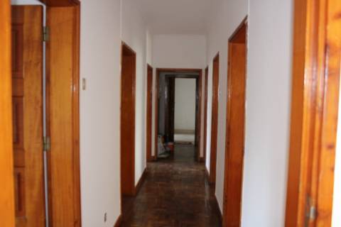 Apartamento T3 +1 junto à Igreja de Santo António dos Olivais