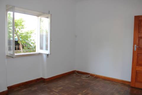 Apartamento T3 +1 junto à Igreja de Santo António dos Olivais