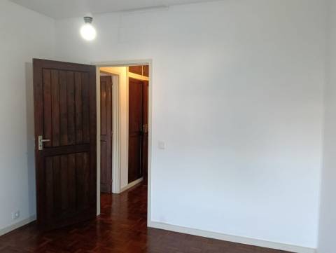 T3 junto à Av. Dias da Silva | Garagem | Zona central e tranquila de Coimbra