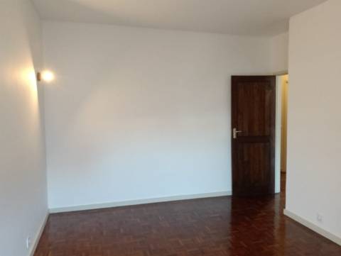 T3 junto à Av. Dias da Silva | Garagem | Zona central e tranquila de Coimbra