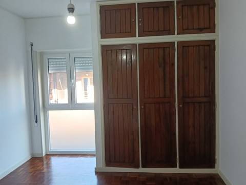 T3 junto à Av. Dias da Silva | Garagem | Zona central e tranquila de Coimbra