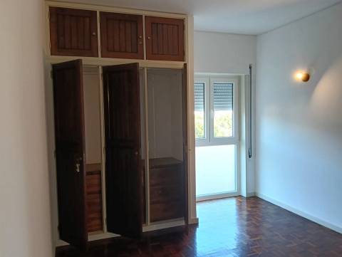 T3 junto à Av. Dias da Silva | Garagem | Zona central e tranquila de Coimbra