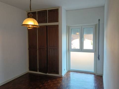 T3 junto à Av. Dias da Silva | Garagem | Zona central e tranquila de Coimbra
